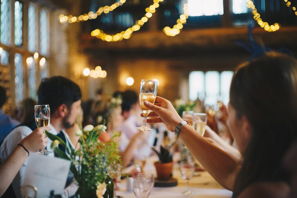 ideas para celebrar una cena de empresa en Navidad de forma segura